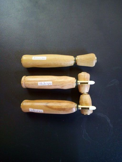 Tres beaux stylos parfum en bois tourné